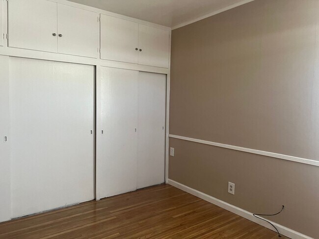 Building Photo - 4 Bedroom House *MOVE IN SPECIAL*