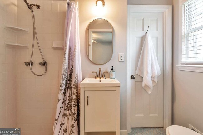 Building Photo - 759 Glen Cir SW