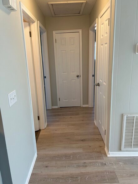 Building Photo - 33 Phillips Dr