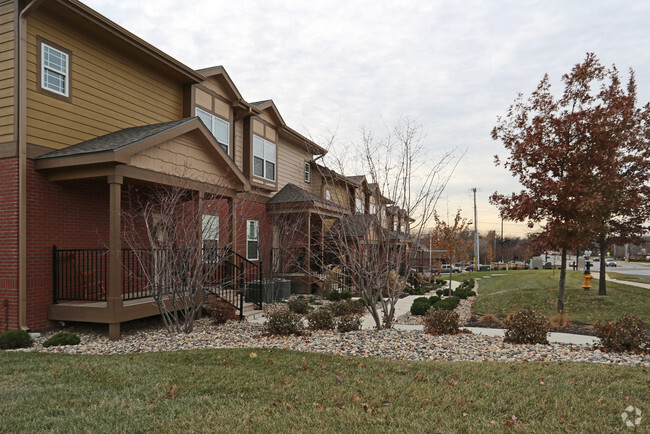 Building Photo - Westchester Townhomes Apartments