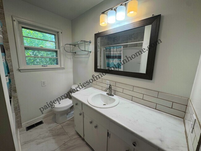 Building Photo - 425 Ashington Dr