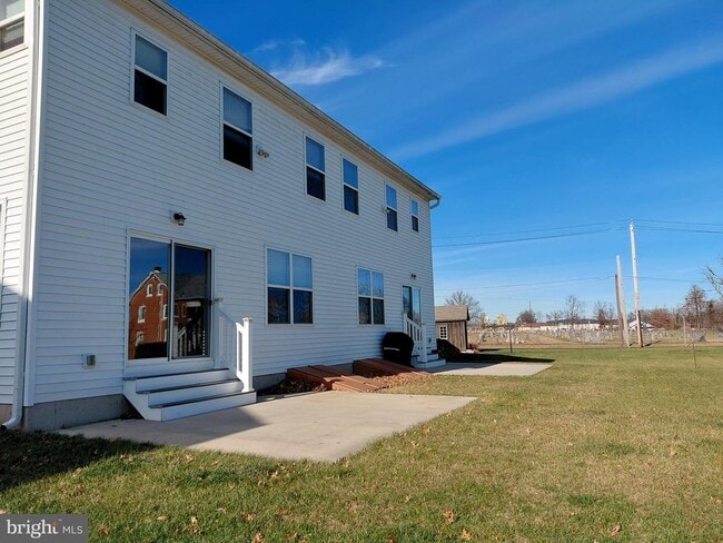 Building Photo - 912 Cemetery Rd