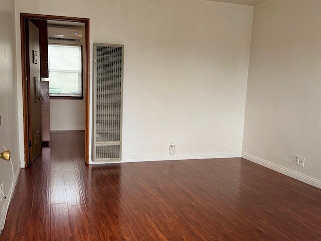 Living Room - 3107 Isabel Ave