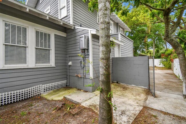 Building Photo - 6810 N Navin Ave