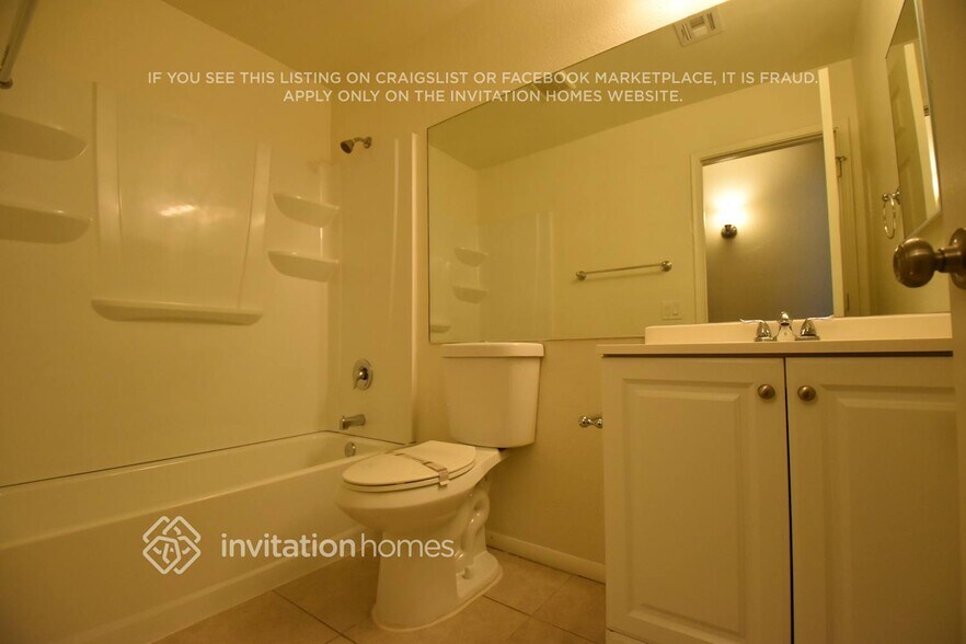 Building Photo - 652 E Calle Del Norte