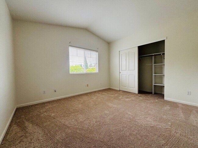 Building Photo - Stunning Four Bedroom Three Bathroom Home in Folsom