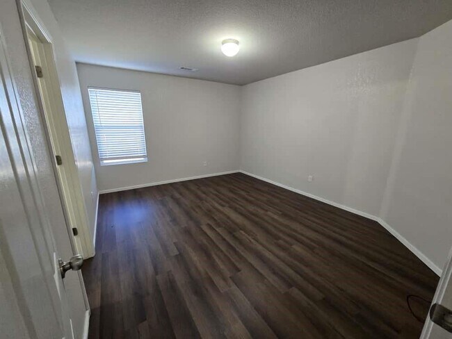 Building Photo - 1144 S Jaybird Ln