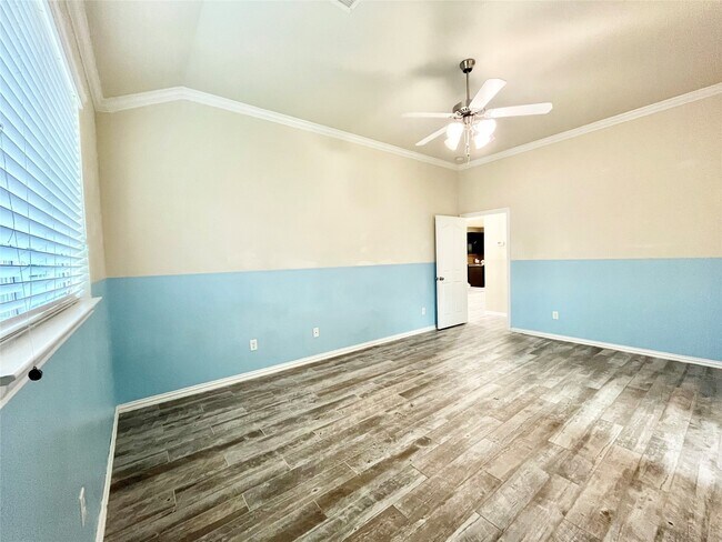 Building Photo - 10803 Marigold Glen Way