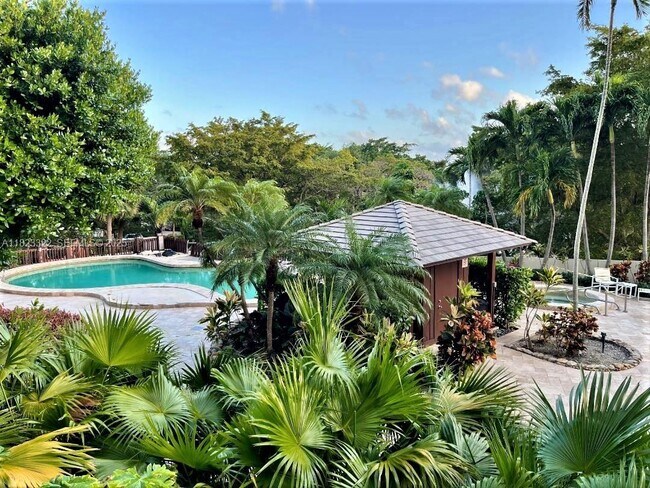 Building Photo - 1000 Quayside Terrace