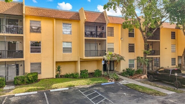 Building Photo - Beautiful 2 bedroom 2 bath Condo in Boca Raton, close to FAU