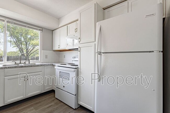 Building Photo - 6202 E 129 St