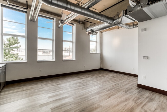 Building Photo - 1403 Corinth St