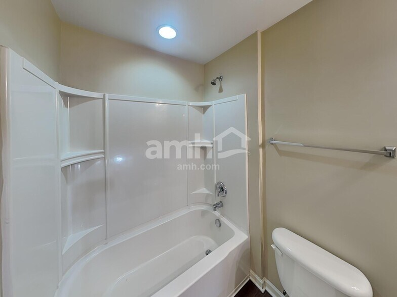 Building Photo - 1028 Daniel Ln