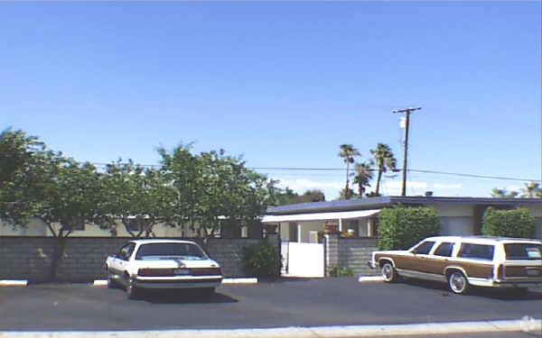 Building Photo - 550 E Cottonwood Rd