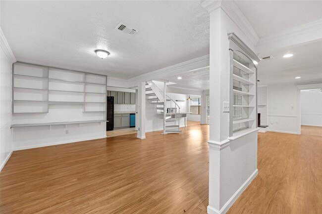 Building Photo - 6327 Lynkat Ln