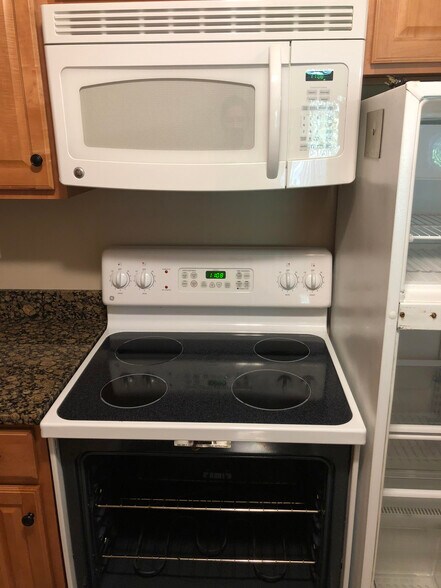 Building Photo - 100 Grand View Ave