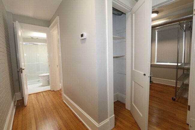 Building Photo - MAIN2220