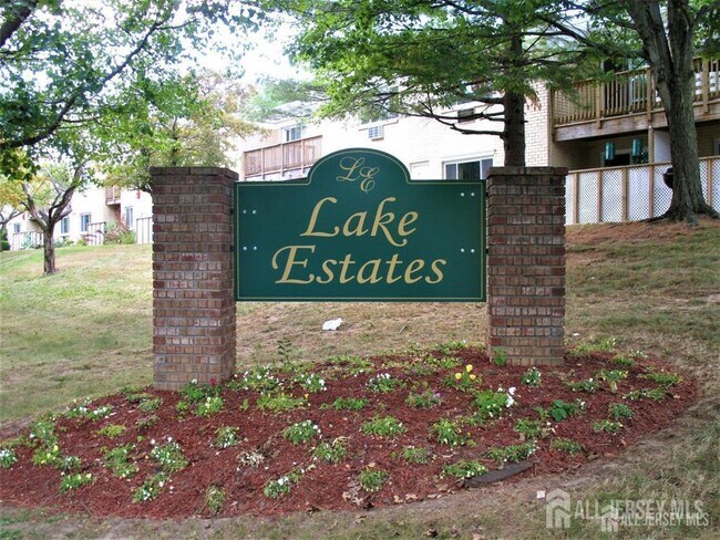 Building Photo - 18 Lake Ave