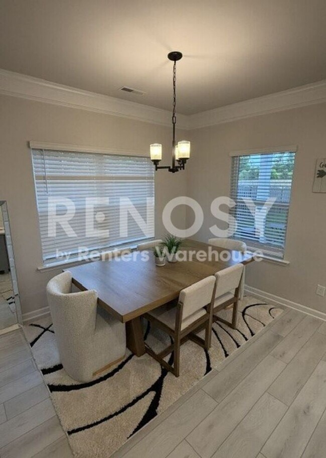 Building Photo - The fully furnished 3 Bedroom 3 bath home is just what you need!