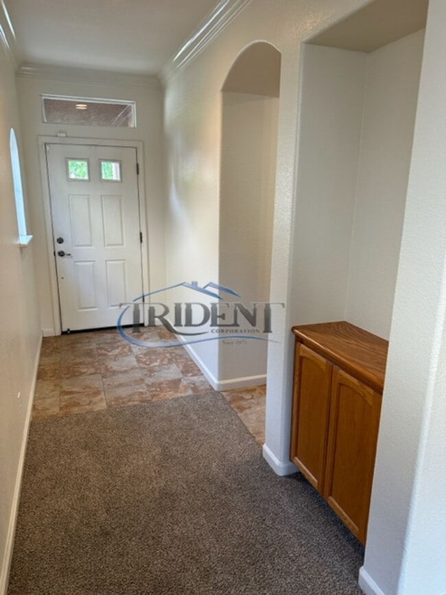 Building Photo - Beautiful 3 bedroom, 2 house