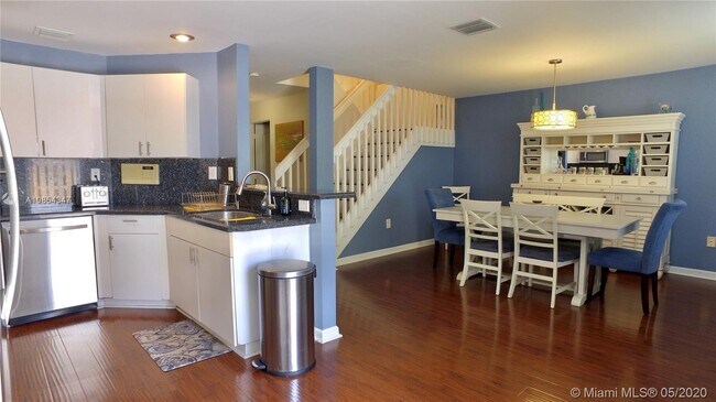 Building Photo - 5102 NW 115th Ct  Doral Fl 33178