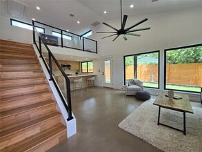 Building Photo - 1112 W N Loop Blvd