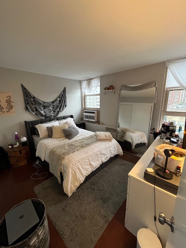 Building Photo - 3950 N Lake Shore Dr