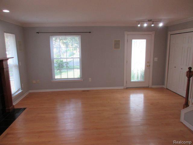 Building Photo - 1413 Wyandotte Ave