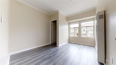 Building Photo - Top-Floor 3BR with Renovated Kitchen Acros...