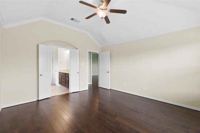 Building Photo - 15606 Kensington Bluff