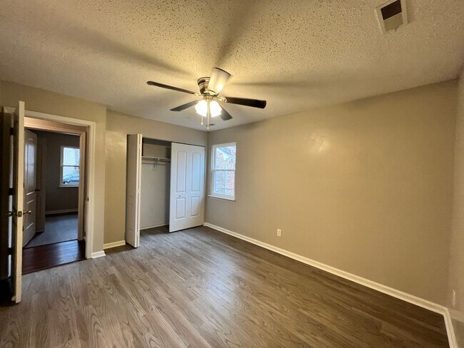 Building Photo - Four bedroom home in Norfolk - Beautiful Backyard