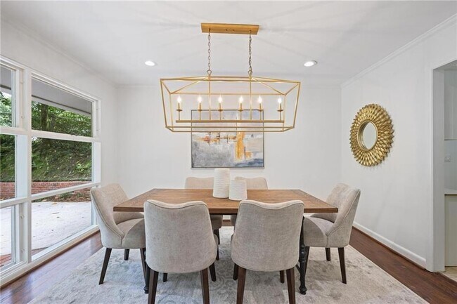 Building Photo - 2800 Mornington Dr NW