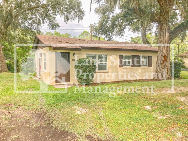 Building Photo - 2323 Jungle St