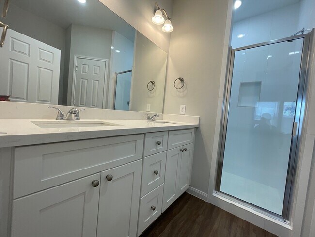 Building Photo - 1555 Rd 5728