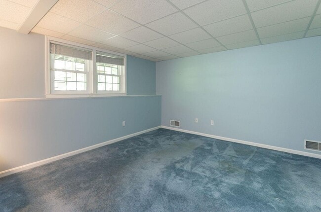 Building Photo - 23 Gleneagle Dr