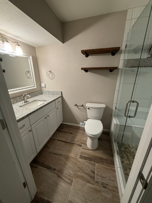 Building Photo - 3213 E Oakridge St