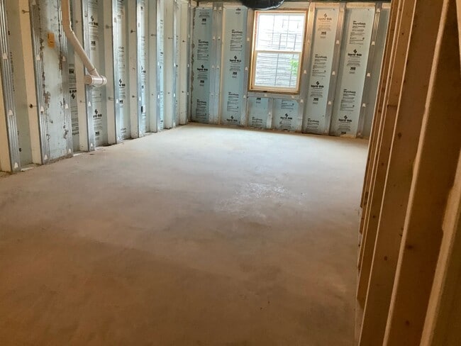 Building Photo - 301 Reserve Ln