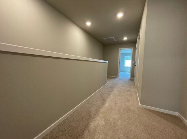 Building Photo - Modern 3-Bed, 2.5-Bath Home with Quartz Counters, Central A/C, and Prime Location!