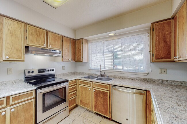 Building Photo - 7309 Coulson Dr NE