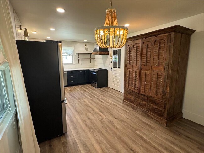 Building Photo - 214 Etowah Dr