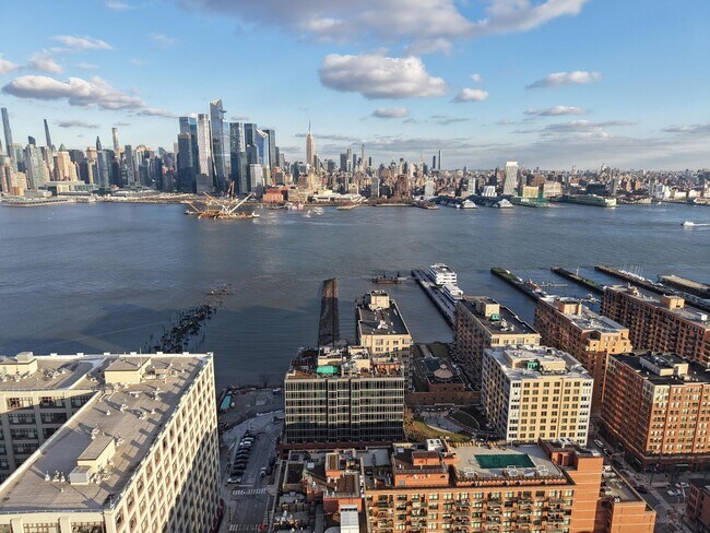 Building Photo - 1425 Hudson St