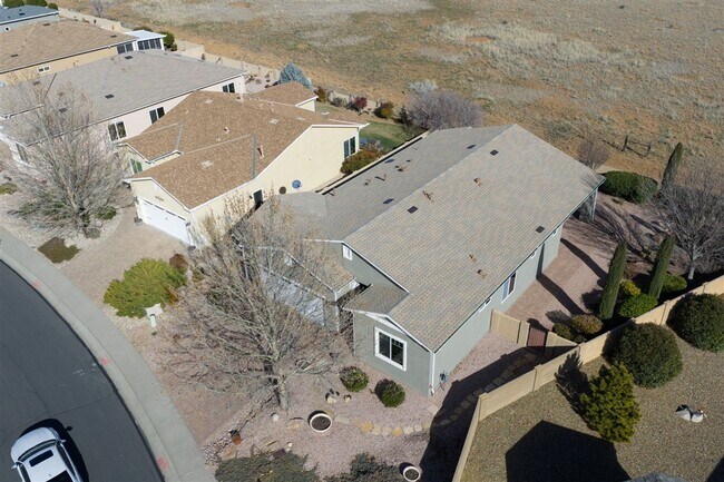 Building Photo - Lower price! Beautiful 2 bed + den, 2 bath Home Located in Quailwood!