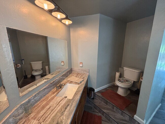 Building Photo - 4-BEDROOM 3-Bathroom FURNISHED Peaceful Country Living