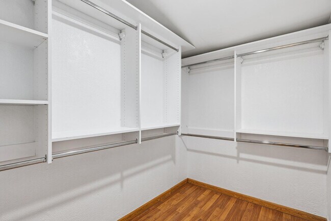 Building Photo - 8639 E Virginia Ave