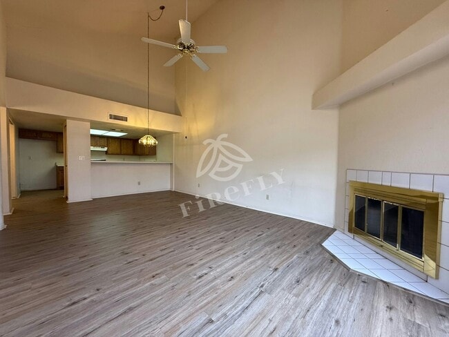 Building Photo - 1111 W Summit Pl