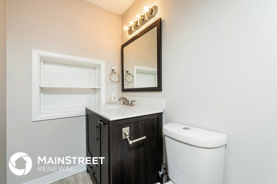 Building Photo - 18557 E Hamilton Dr