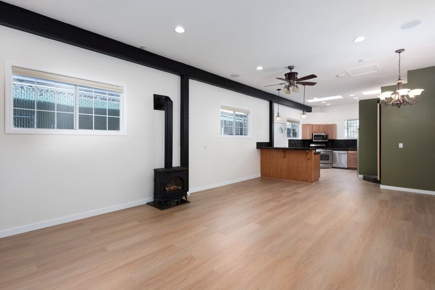 Building Photo - 988 Camino Caballo-