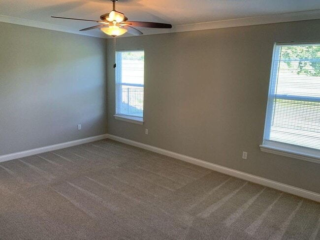 Building Photo - 3 Bed 2.5 Bath House, off Old Plank Rd