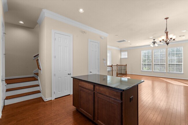 Building Photo - 3318 Clearview Villa Way