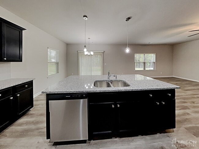 Building Photo - 139 Spring Knoll Dr